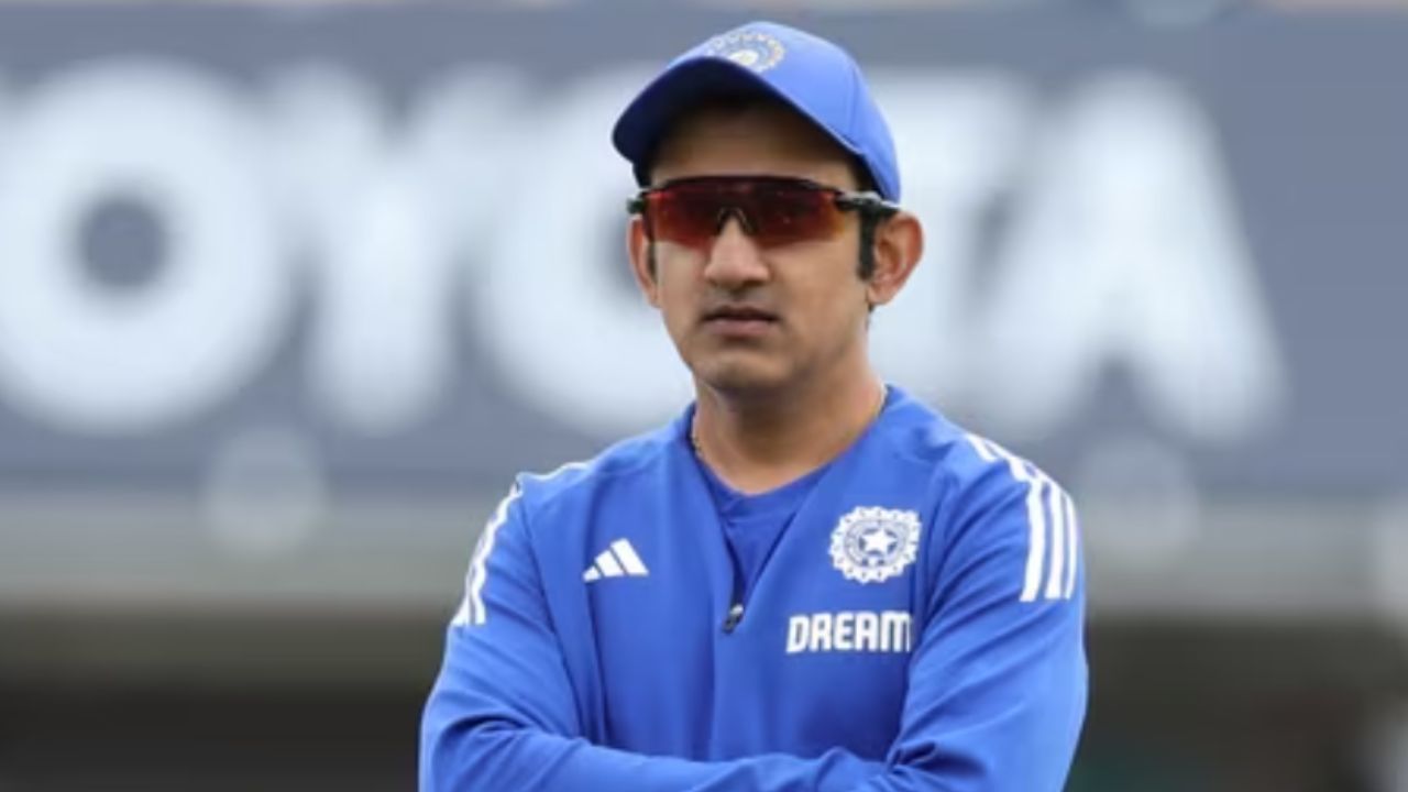 इंग्लैंड के फैंस की शिकायत: “गौतम गंभीर मुस्कुराते क्यों नहीं?” – दिनेश कार्तिक ने किया खुलासा